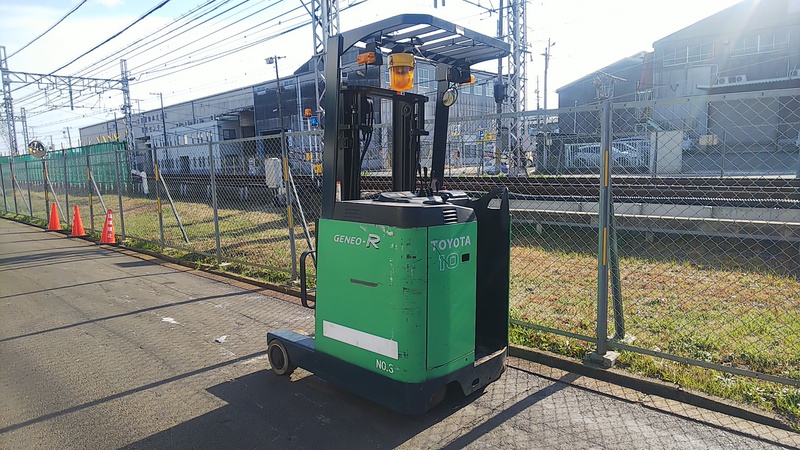 Toyota 7FBR10, 7FBR13, 7FBR15, 7FBR18 reach trucks forklift and the lithium batteries used.