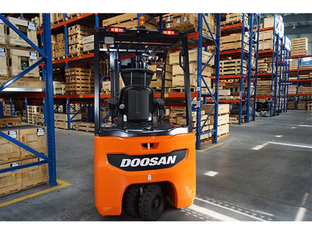 Forklift Elektrik DoosanArea MerekForklift Elektrik Doosan - Mendorong Efisiensi dalam Penanganan Material