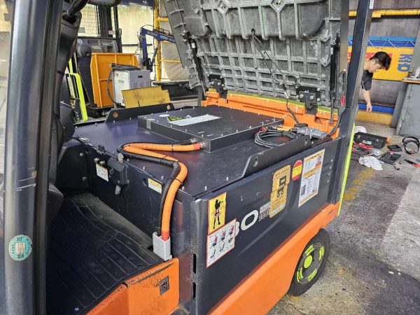 Doosan ForkliftsCompany NewsLa batterie au lithium LFP 51.2V/692AH SPIDERWAY équipe les chariots élévateurs à fourche Doosan vieillissants en Corée.