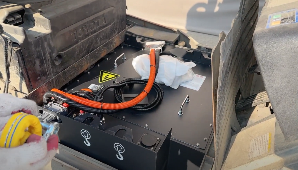 Forklift Lead-Acid Battery Upgrade to Lithium-Ion Guide