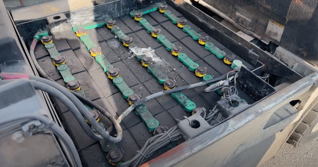 Lead Acid Battery vs LiFePO4 Battery: Comprehensive Comparison for Industrial Vehicles