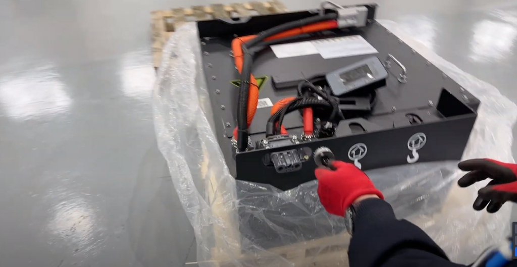 Lead Acid Battery vs LiFePO4 Battery: Comprehensive Comparison for Industrial Vehicles