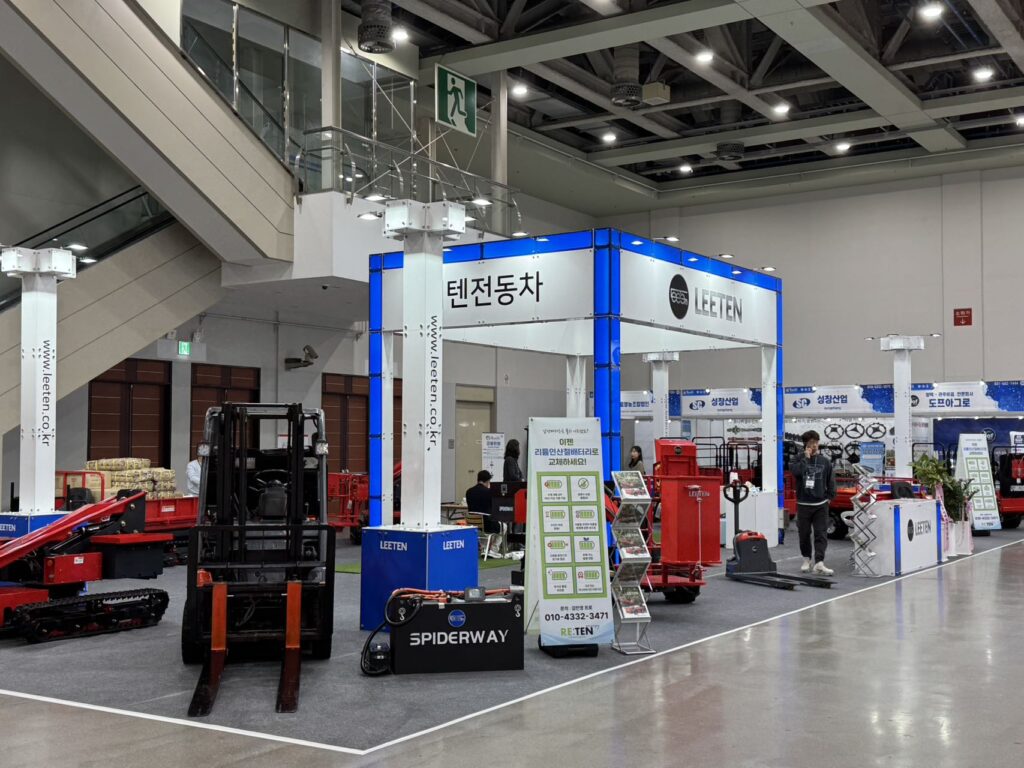Korean LiFePO4 Battery Charger OEM Manufacturer: Bridging the Gap in Industrial Vehicle Power Solutions