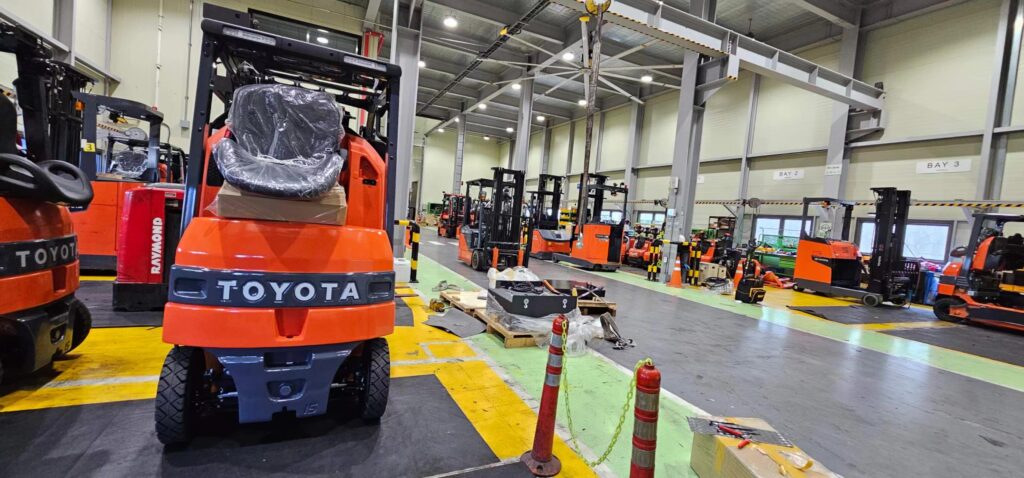 Used Toyota Electric Forklift 7FB15/25 with LiFePO4 Battery