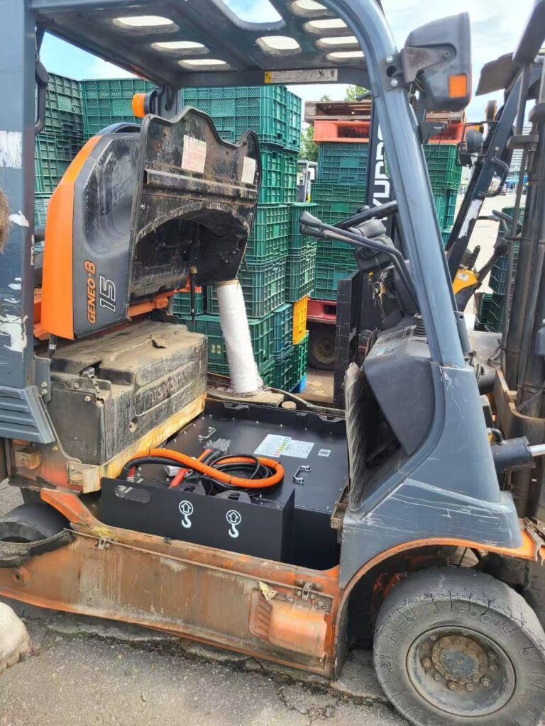 Used Toyota Electric Forklift 7FB15/25 with LiFePO4 Battery